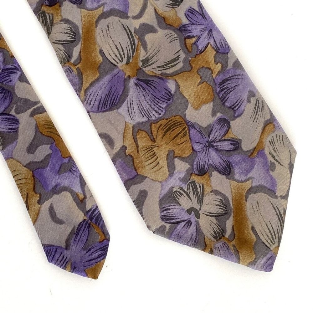 Van Heusen Classic Collection Floral Mens Purple Beige Gray Silk Necktie 58in